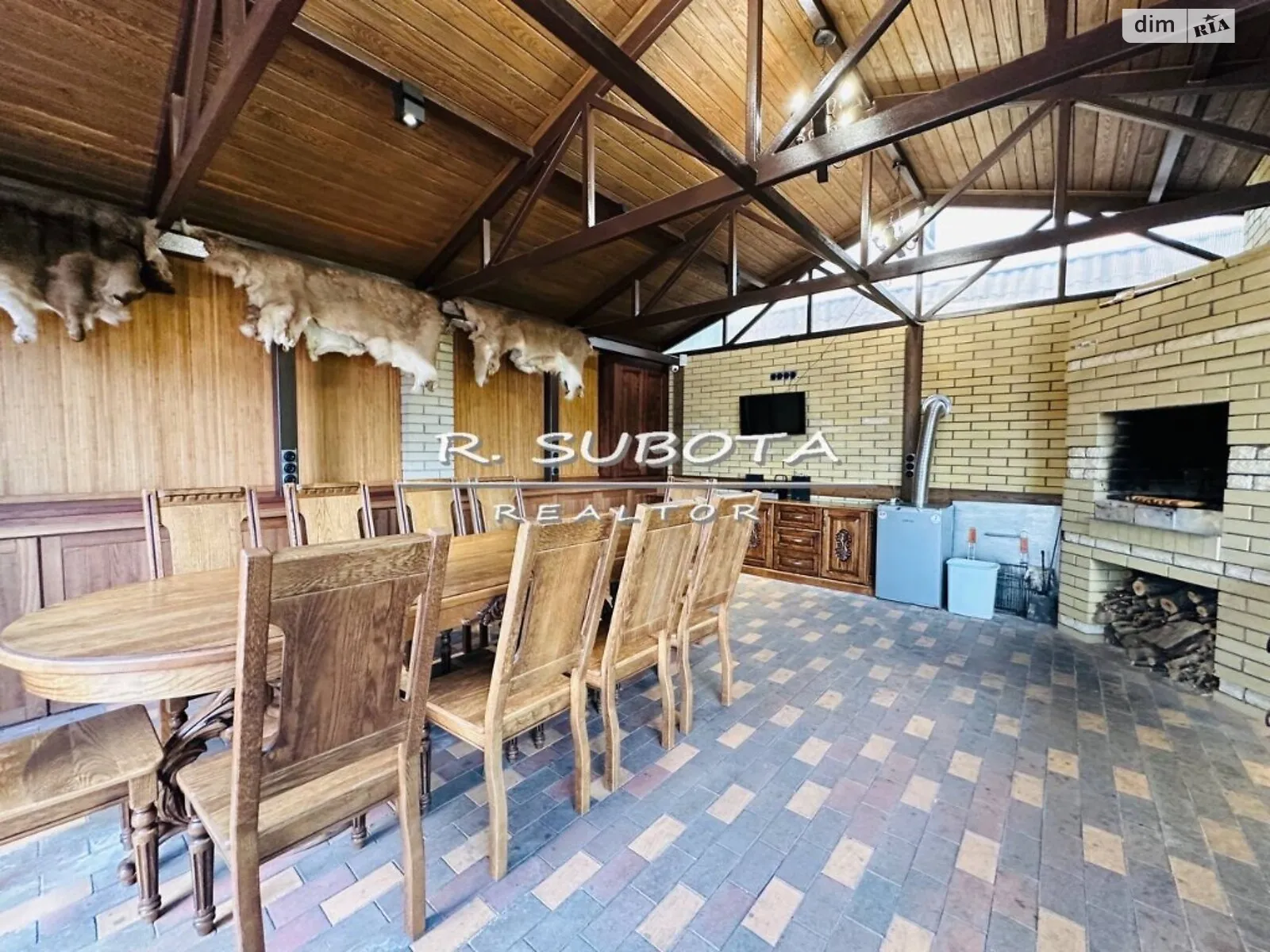 Сдается в аренду дом на 3 этажа 290 кв. м с террасой, цена: 1000 $ - фото 1