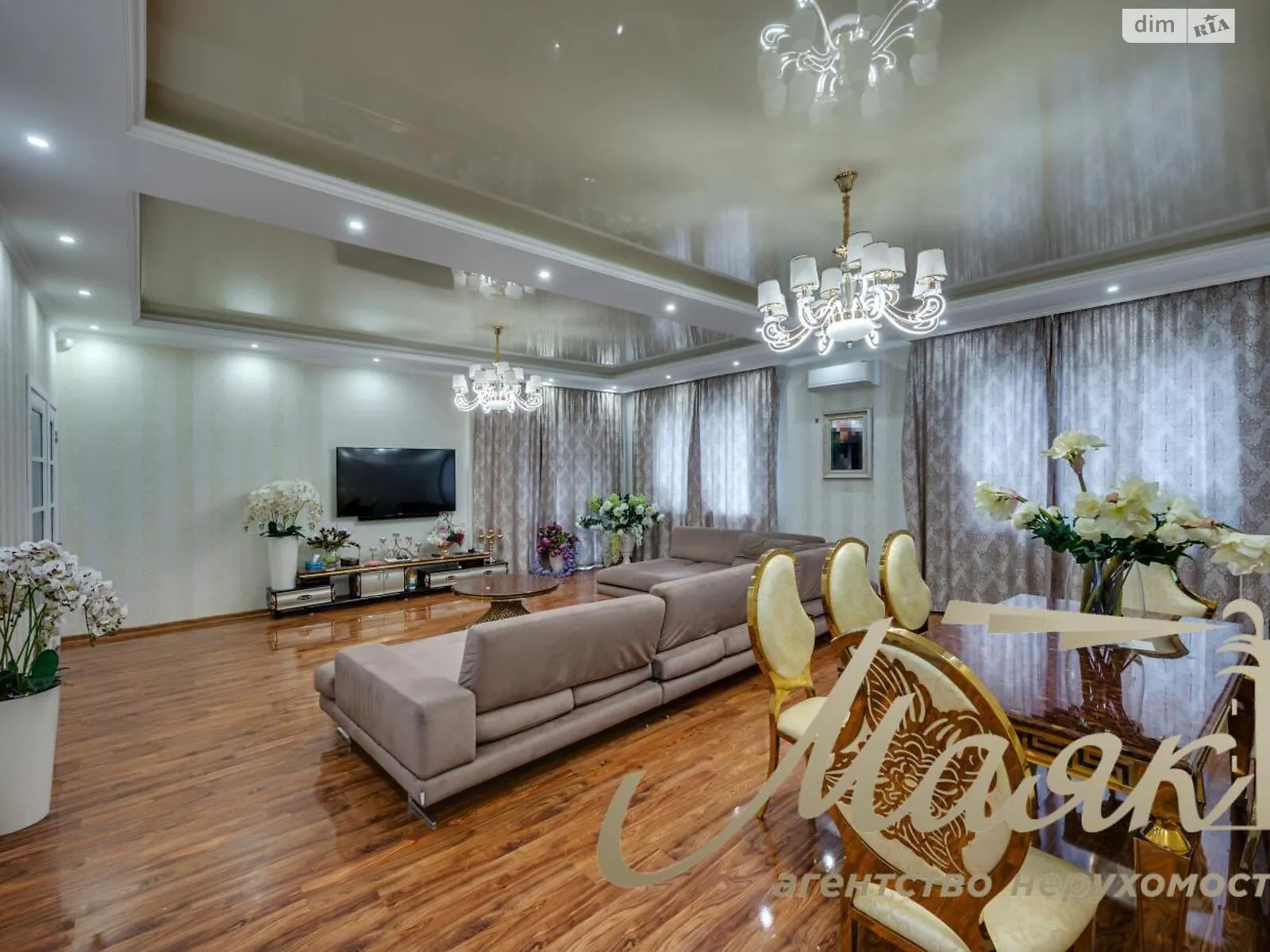 Продается одноэтажный дом 280 кв. м с мансардой, цена: 195000 $ - фото 1