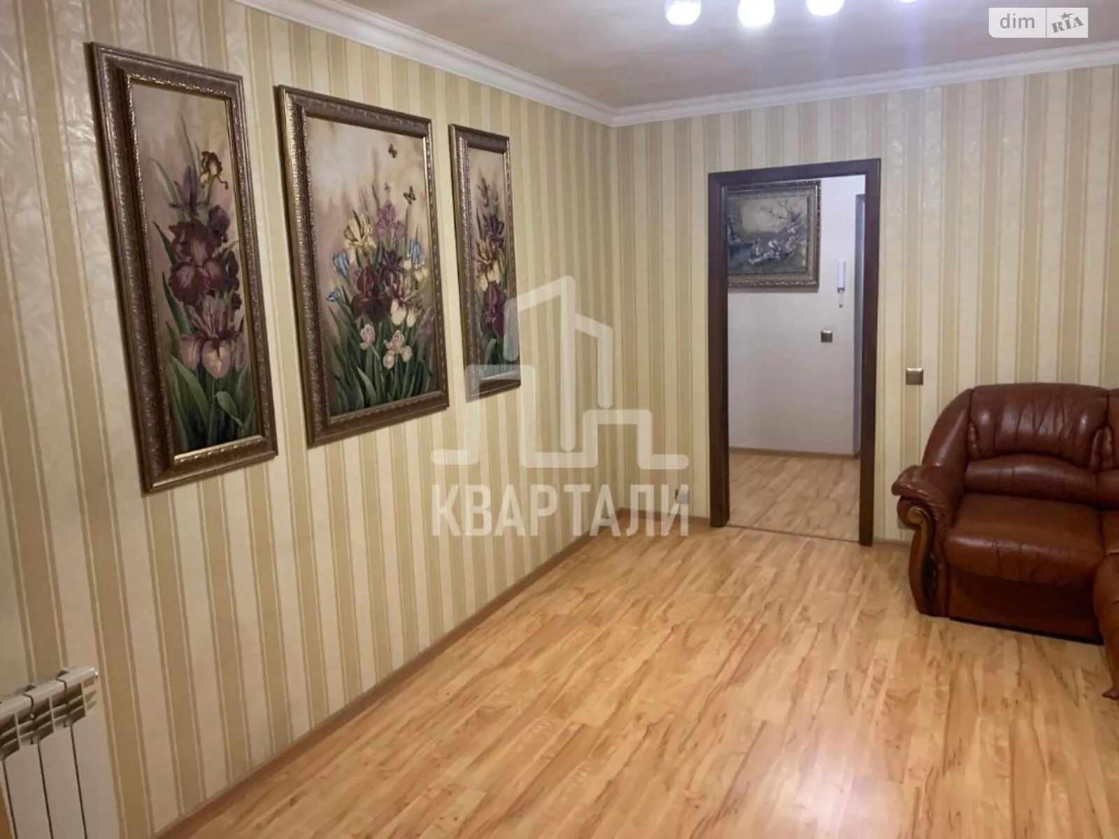 Продається 2-кімнатна квартира 58 кв. м у Києві, вул. Василя Стуса, 28