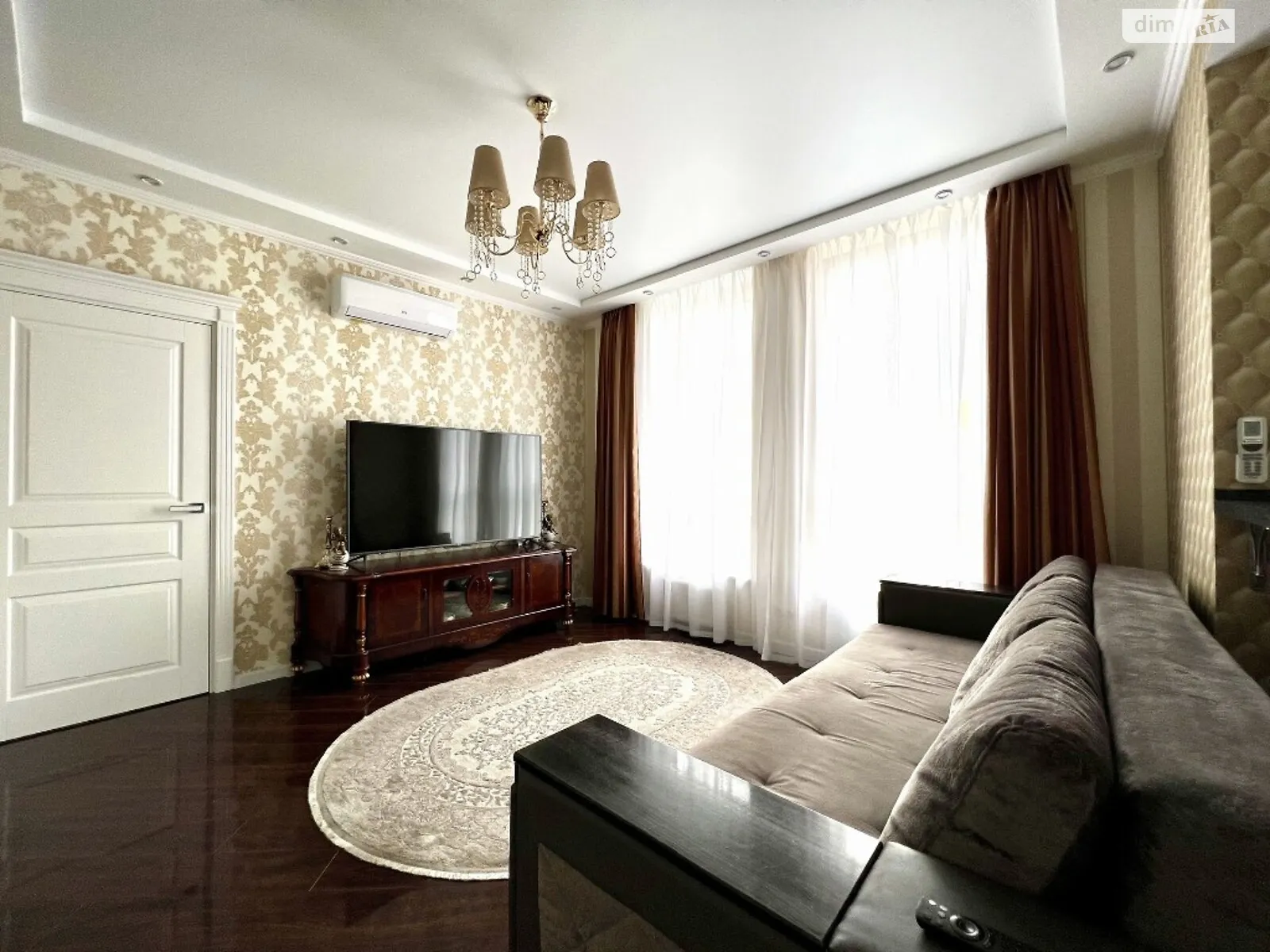 Продается 3-комнатная квартира 112 кв. м в Киеве, ул. Победы, 65А