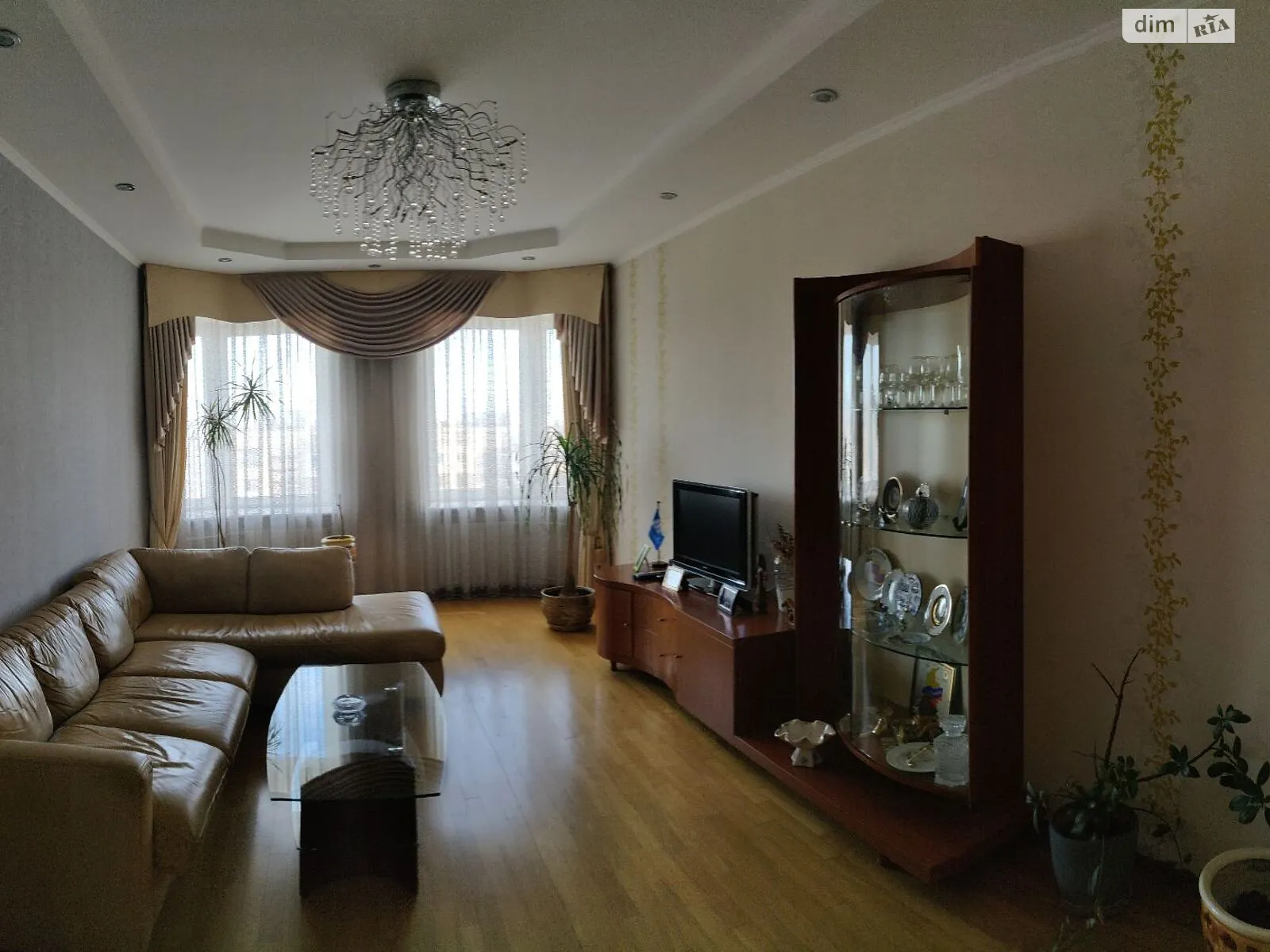 Продається 4-кімнатна квартира 123 кв. м у Одесі, пров. Хвойний