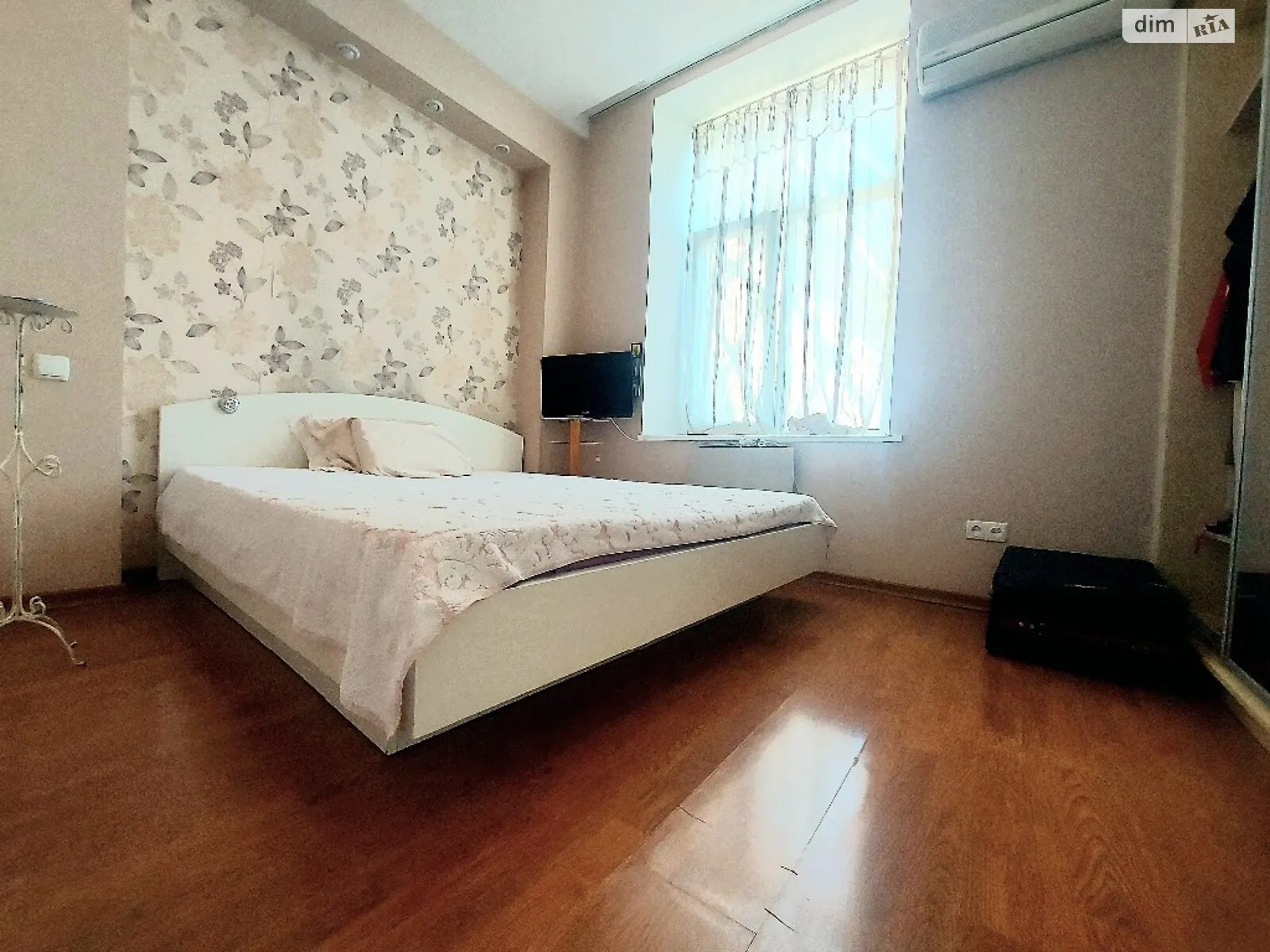 Продается 1-комнатная квартира 45 кв. м в Одессе, ул. Софиевская
