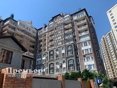 Продається 3-кімнатна квартира 144 кв. м у Одесі, вул. Софіївська