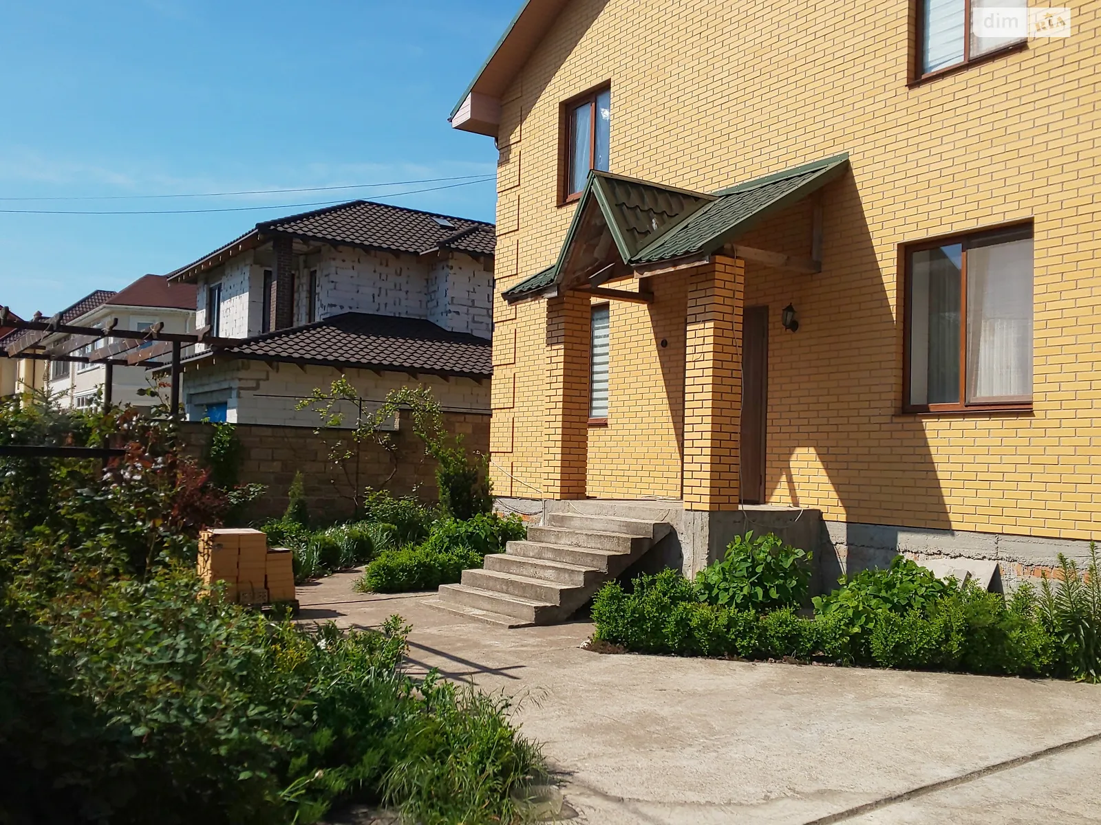 Продается дом на 3 этажа 267 кв. м с балконом, цена: 180000 $ - фото 1