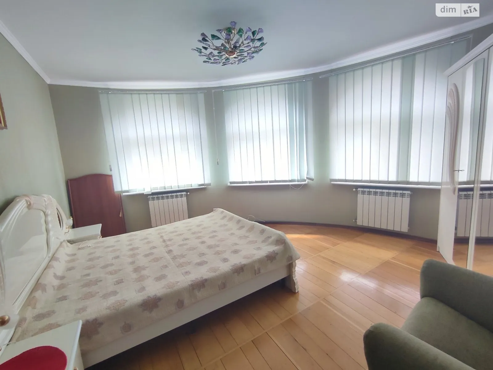 Сдается в аренду дом на 2 этажа 260 кв. м с террасой, цена: 700 $