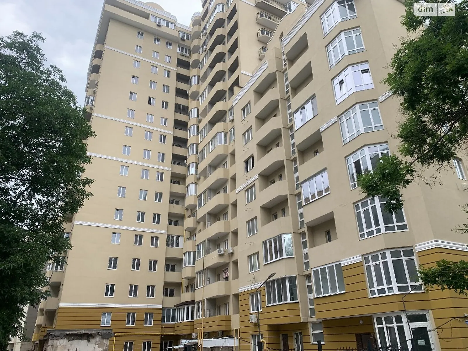 Продається 1-кімнатна квартира 80 кв. м у Одесі, вул. Сонячна - фото 1