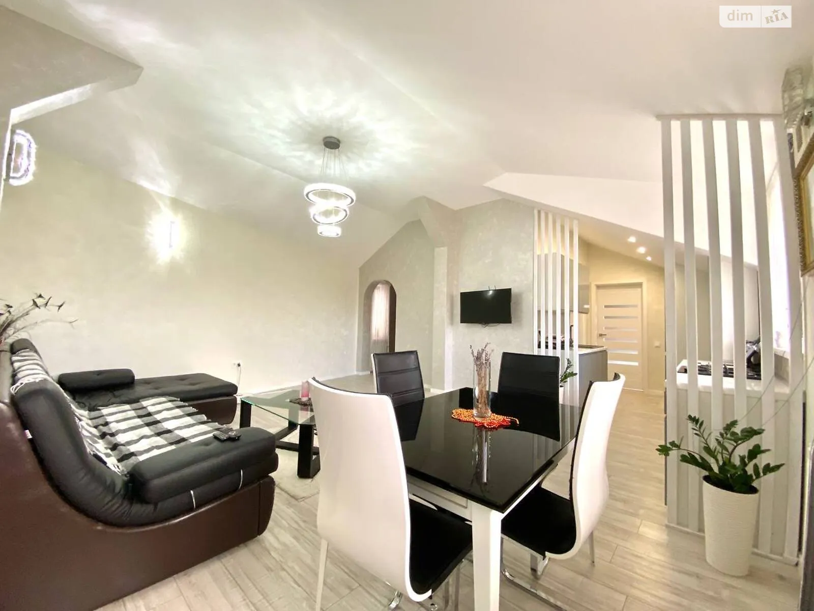 Продается 3-комнатная квартира 85 кв. м в Тысменице, ул. Костя Левицкого - фото 1