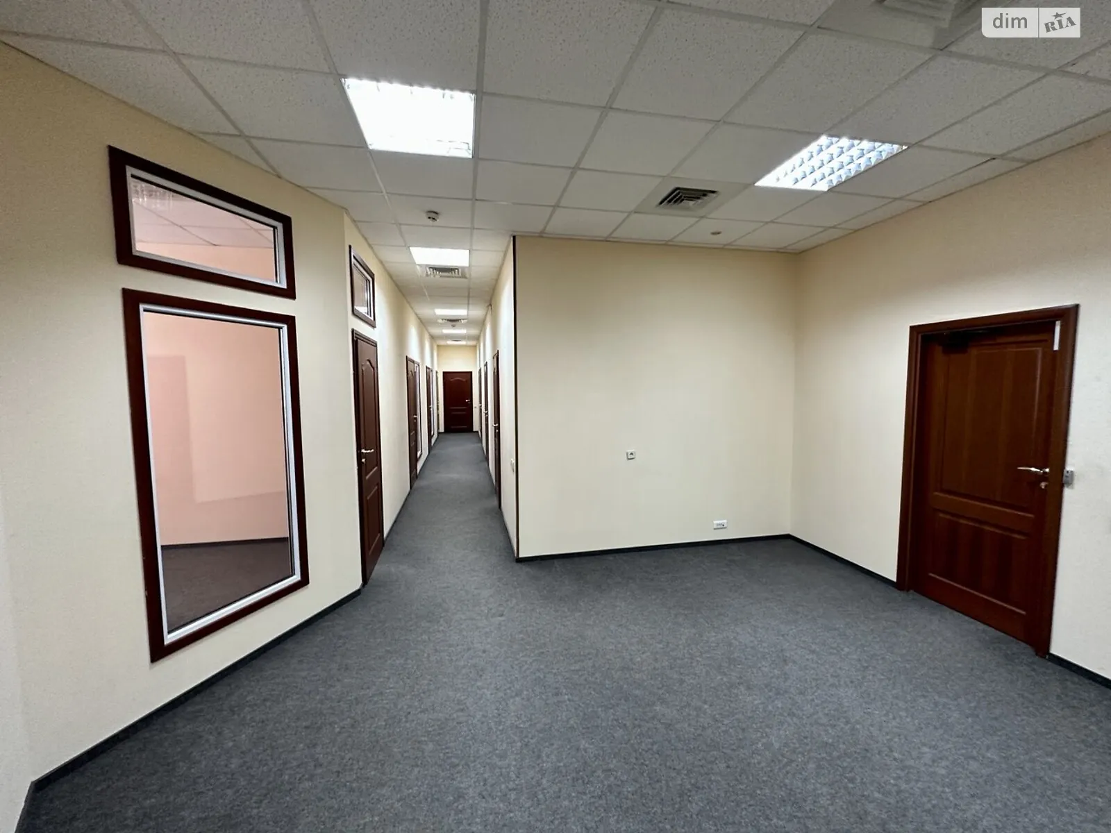 Здається в оренду офіс 250 кв. м в бізнес-центрі, цена: 62500 грн