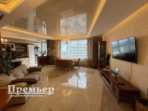 Продается 3-комнатная квартира 131 кв. м в Одессе, ул. Литературная