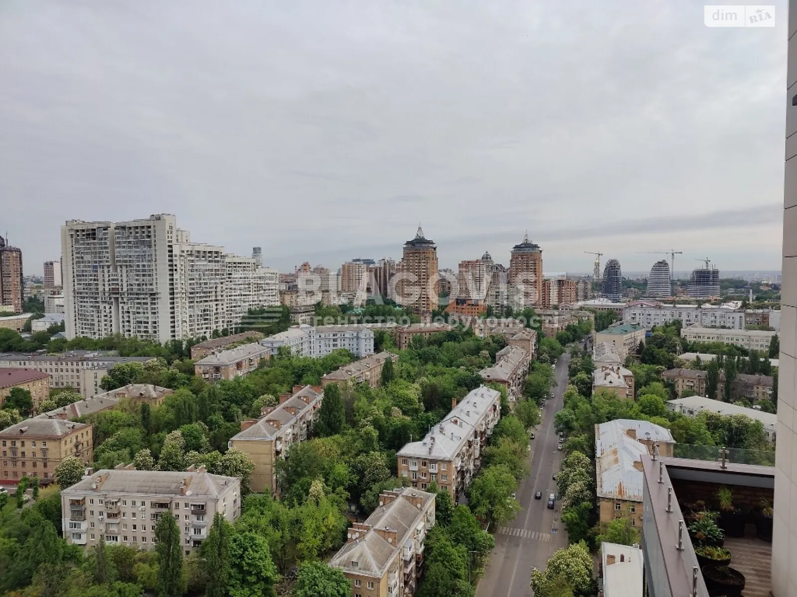 Продается 2-комнатная квартира 85 кв. м в Киеве, ул. Маккейна Джона, 26 - фото 1