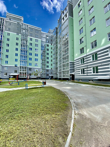 Продается 2-комнатная квартира 71 кв. м в Чернигове, ул. Волковича