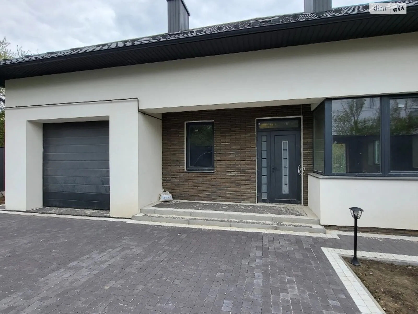Продається будинок 2 поверховий 220 кв. м з садом, цена: 190000 $ - фото 1