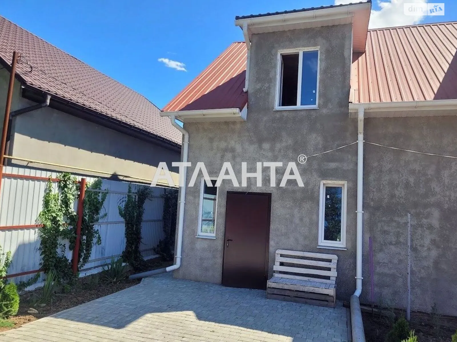 Продается дом на 2 этажа 80 кв. м с бассейном, цена: 40000 $ - фото 1