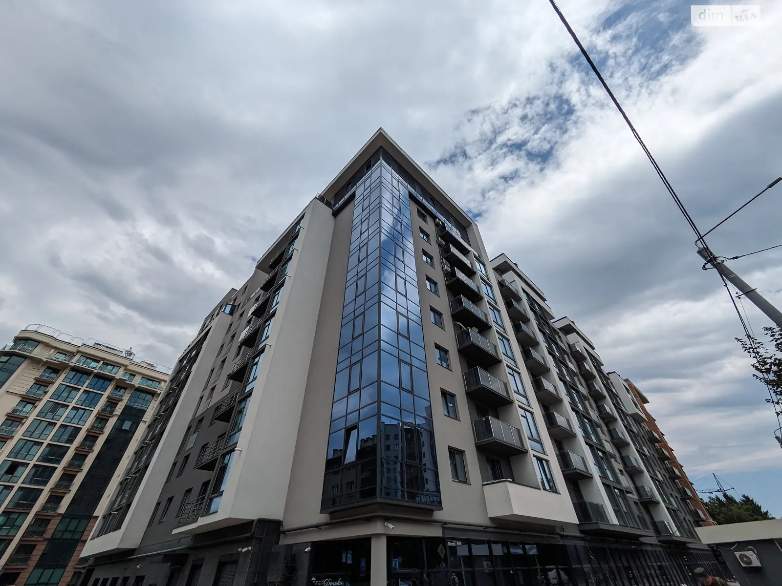 Продается 1-комнатная квартира 49 кв. м в Ивано-Франковске, ул. Гетьмана Ивана Мазепы - фото 1