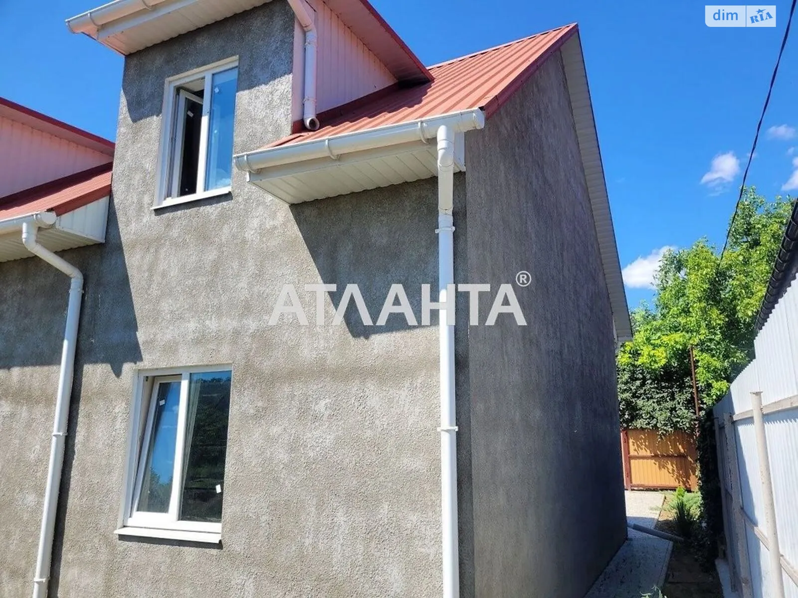 Продается дом на 2 этажа 80 кв. м с мансардой, цена: 30000 $ - фото 1