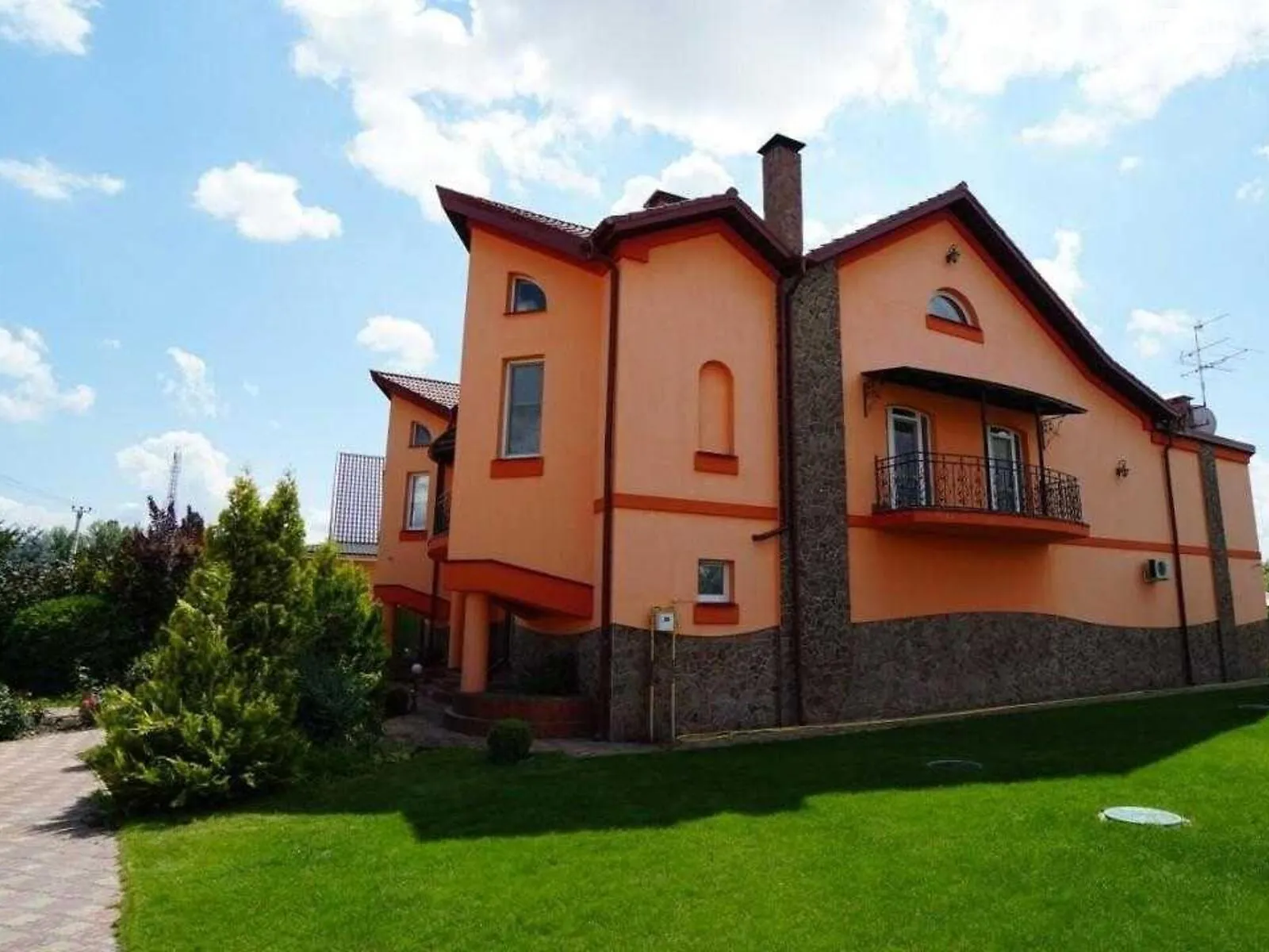 Продается дом на 3 этажа 387 кв. м с верандой, цена: 500000 $ - фото 1