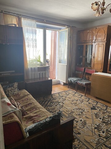 Продается 1-комнатная квартира 42 кв. м в Черновцах, ул. Заводская