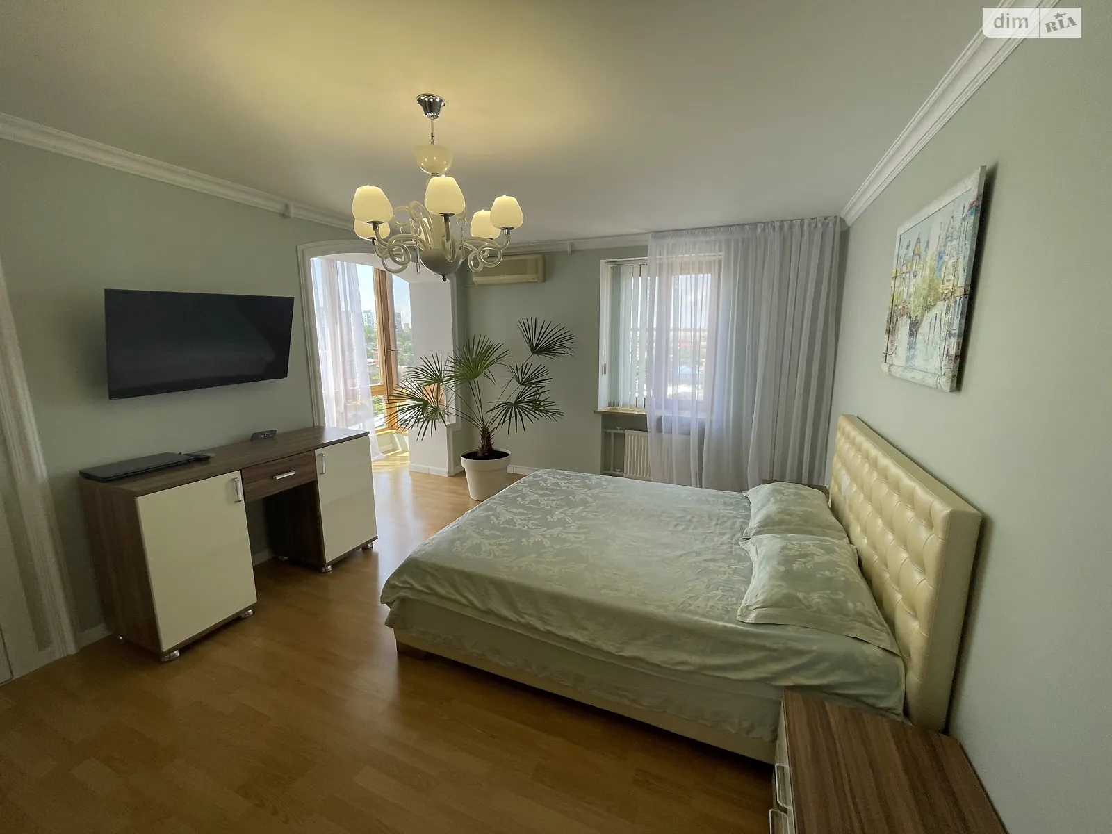 Продается 3-комнатная квартира 96 кв. м в Черноморске, ул. Александрийская