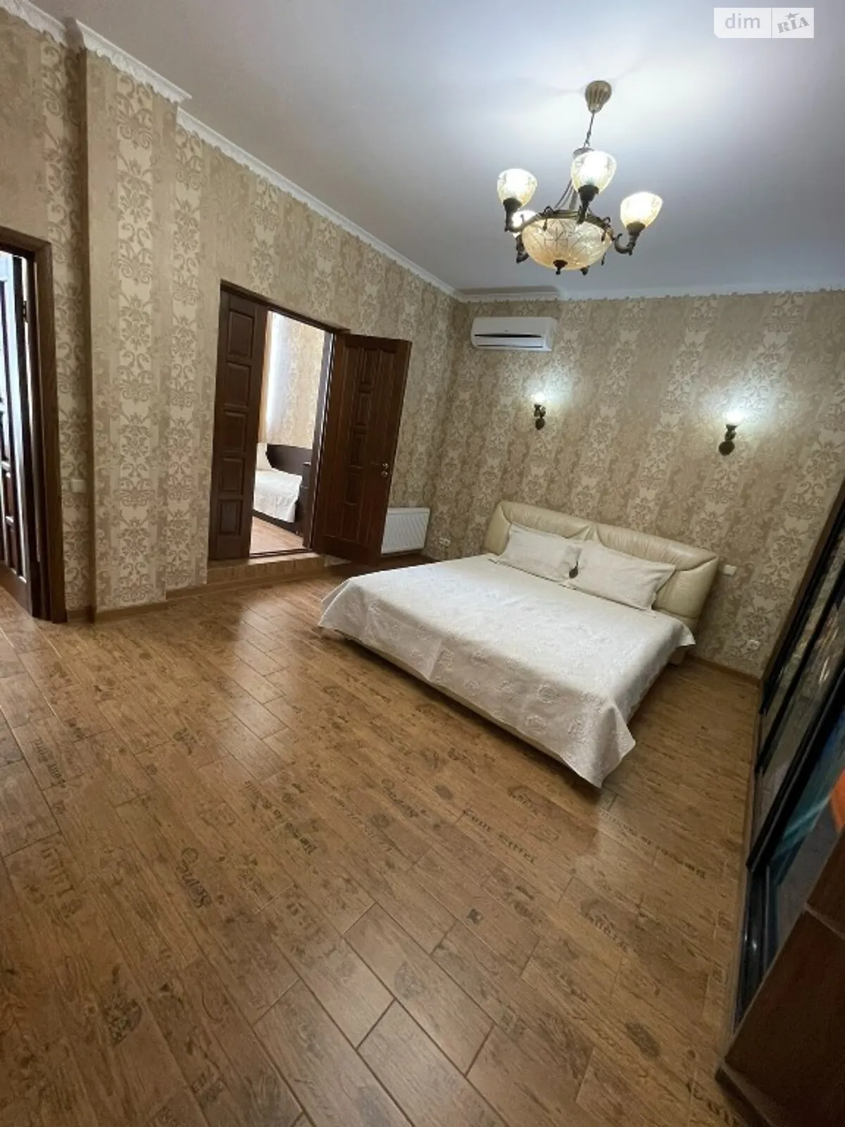 Продається 1-кімнатна квартира 54 кв. м у Одесі, бул. Французький
