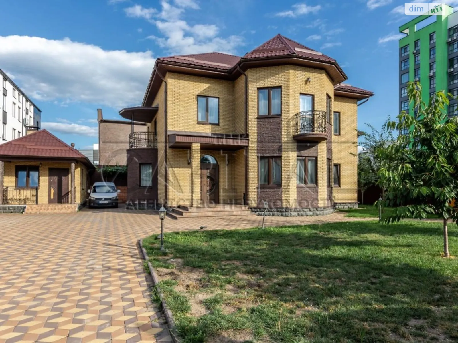 Продається будинок 3 поверховий 375 кв. м з гаражем, цена: 395000 $