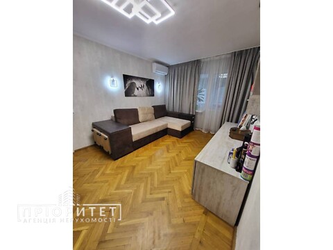 Продається 2-кімнатна квартира 45 кв. м у Одесі, вул. Космонавтів