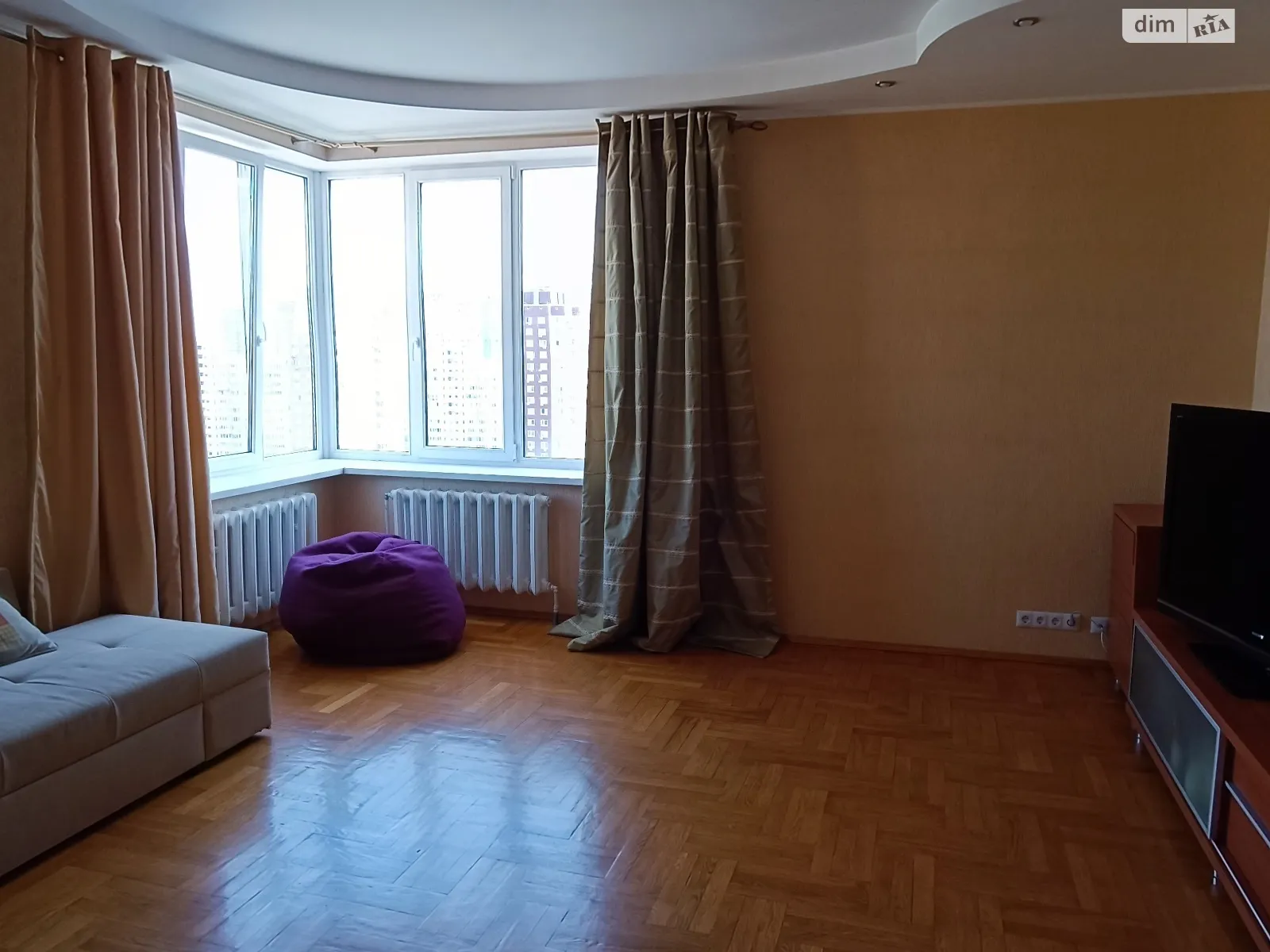 Продается 3-комнатная квартира 109.8 кв. м в Киеве, ул. Урловская - фото 1