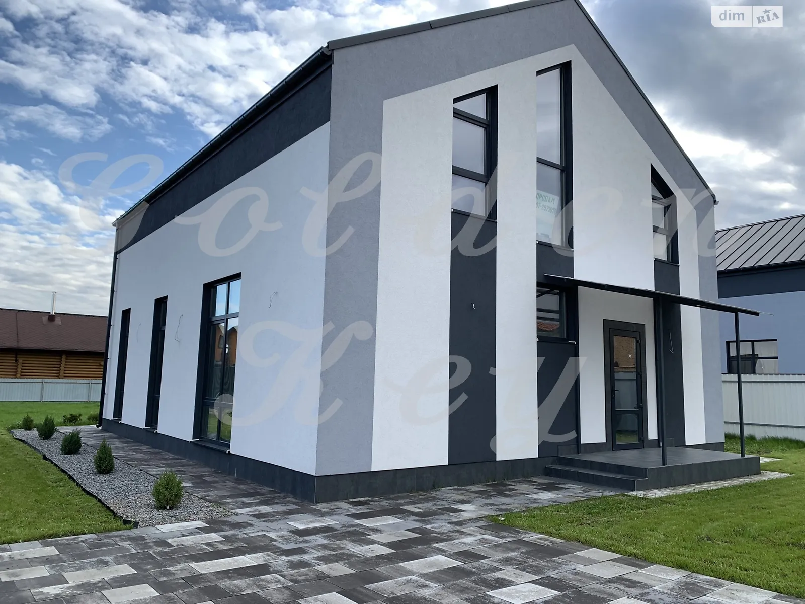 Продается дом на 2 этажа 186 кв. м с участком, цена: 250000 $ - фото 1
