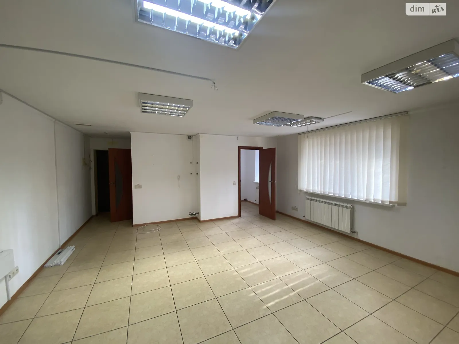 Продается офис 41 кв. м в бизнес-центре, цена: 48000 $ - фото 1