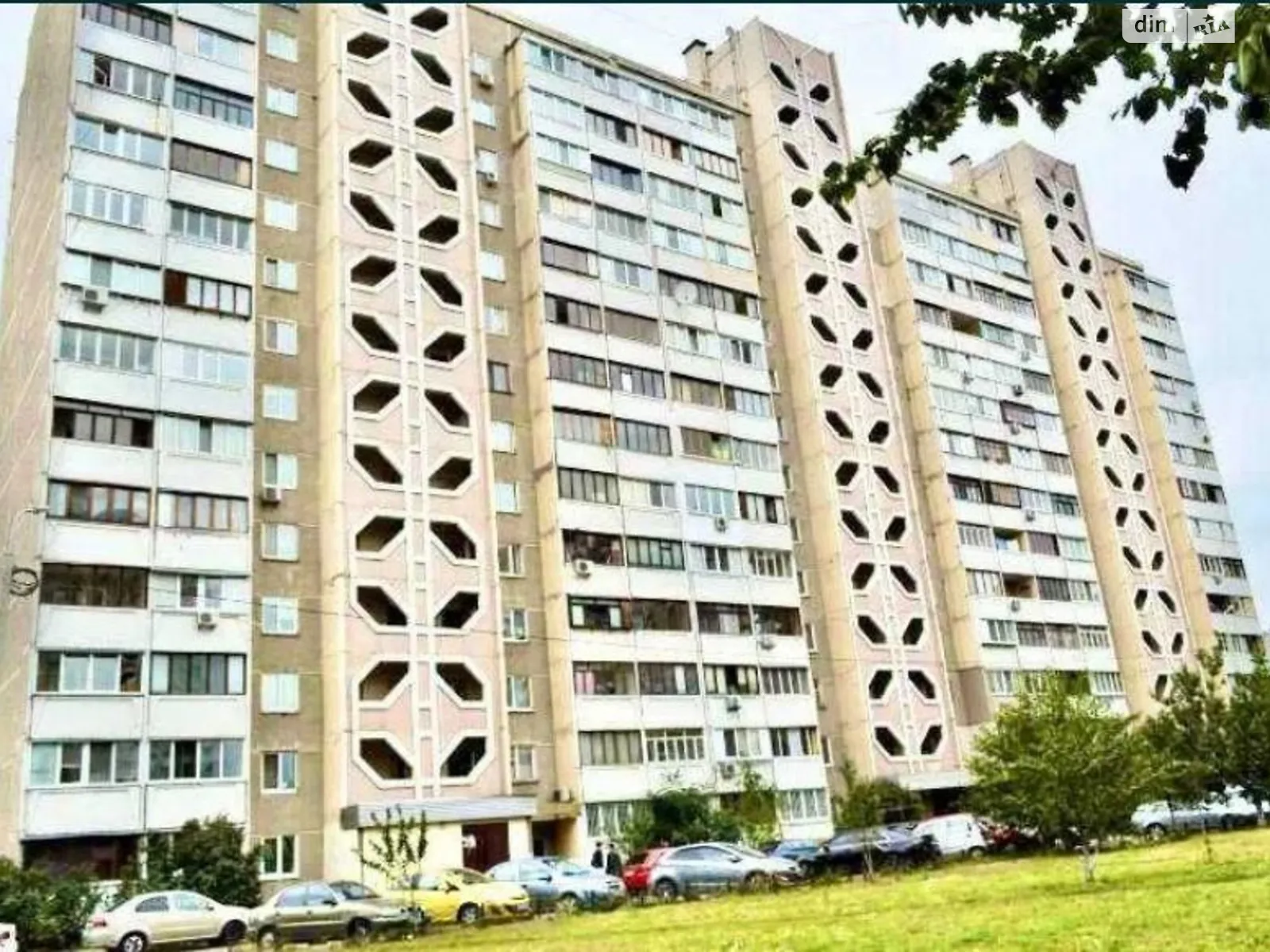 Продается 1-комнатная квартира 38 кв. м в Киеве, ул. Бахмачская, 10 - фото 1