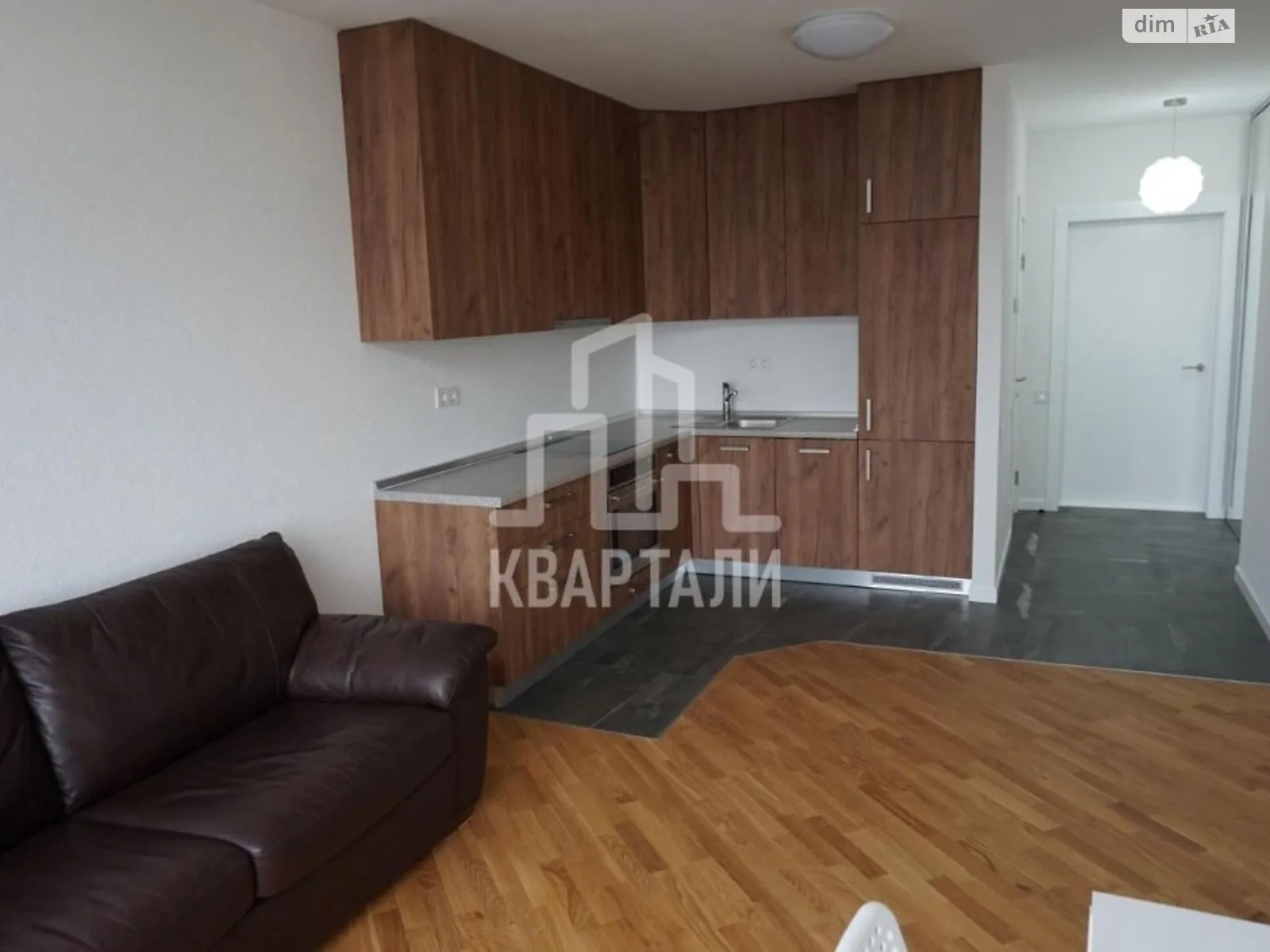 Продается 2-комнатная квартира 55 кв. м в Киеве, ул. Сикорского, 1А