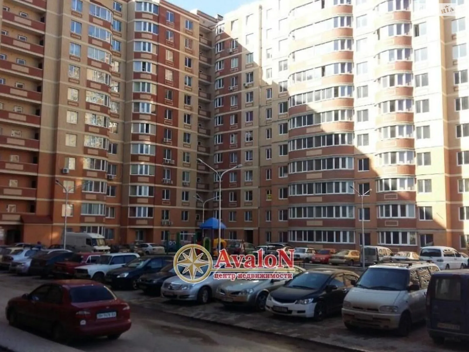 Продається 2-кімнатна квартира 81 кв. м у Одесі, вул. Шкільна, 37 - фото 1