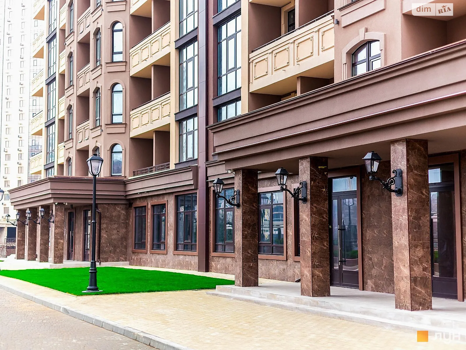 Продается 3-комнатная квартира 95 кв. м в Одессе, пер. Курортный, 1 - фото 1