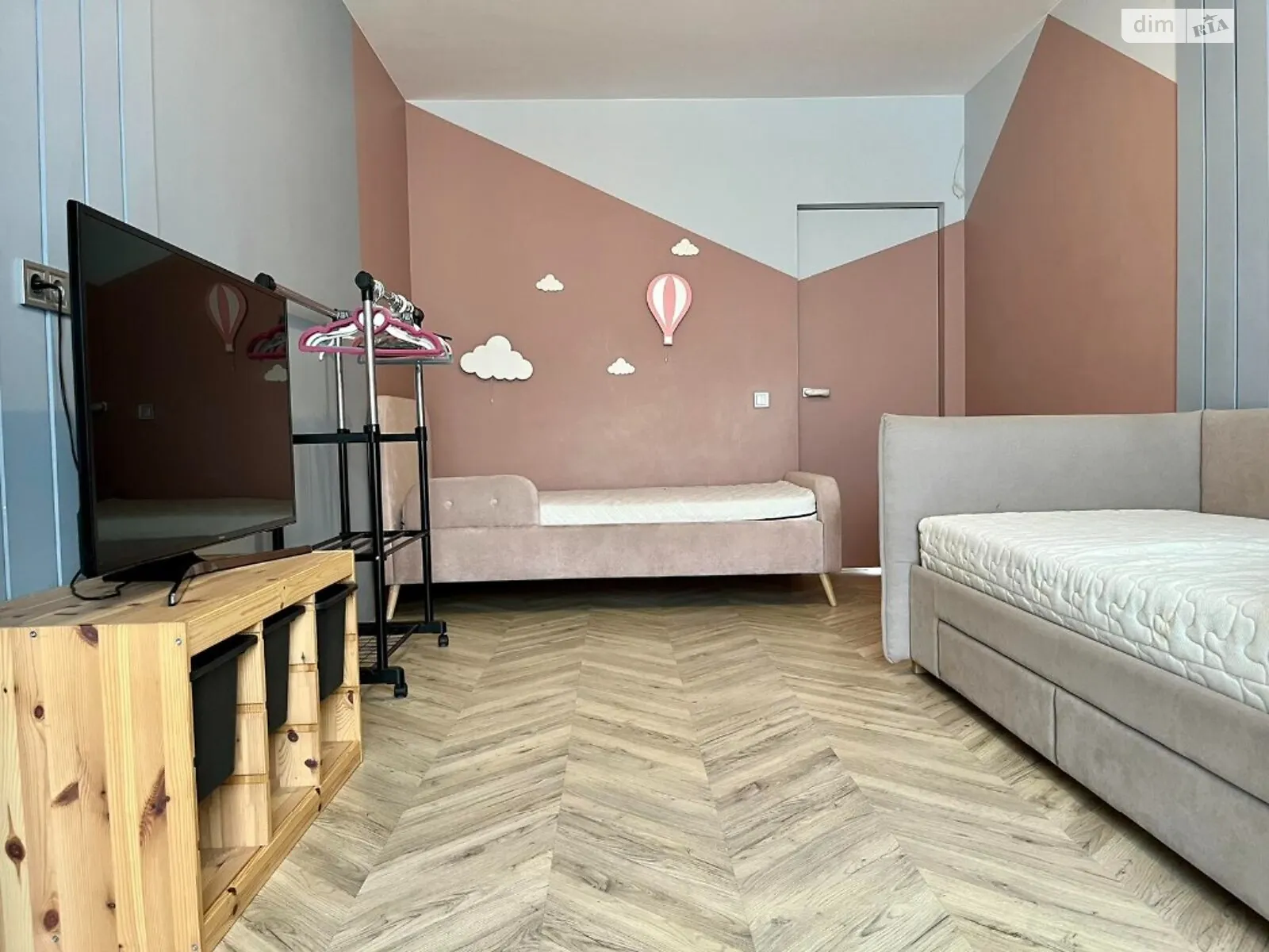 Продается 3-комнатная квартира 81 кв. м в Гостомеле, цена: 125000 $ - фото 1