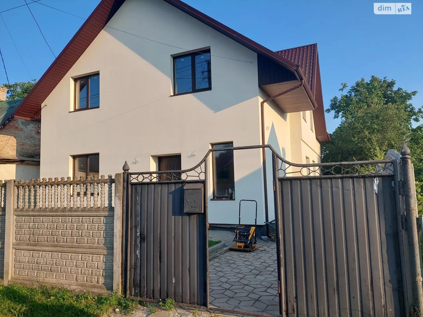 Продається будинок 2 поверховий 200 кв. м з каміном, цена: 130000 $ - фото 1