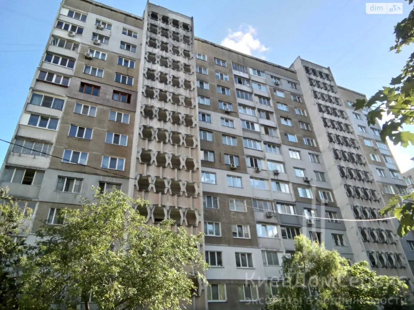 Продается 3-комнатная квартира 72 кв. м в Киеве, ул. Печенежская, 8