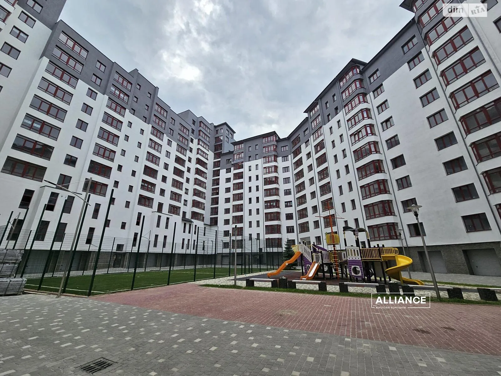 Продается 1-комнатная квартира 40 кв. м в Ивано-Франковске, ул. Галицкая