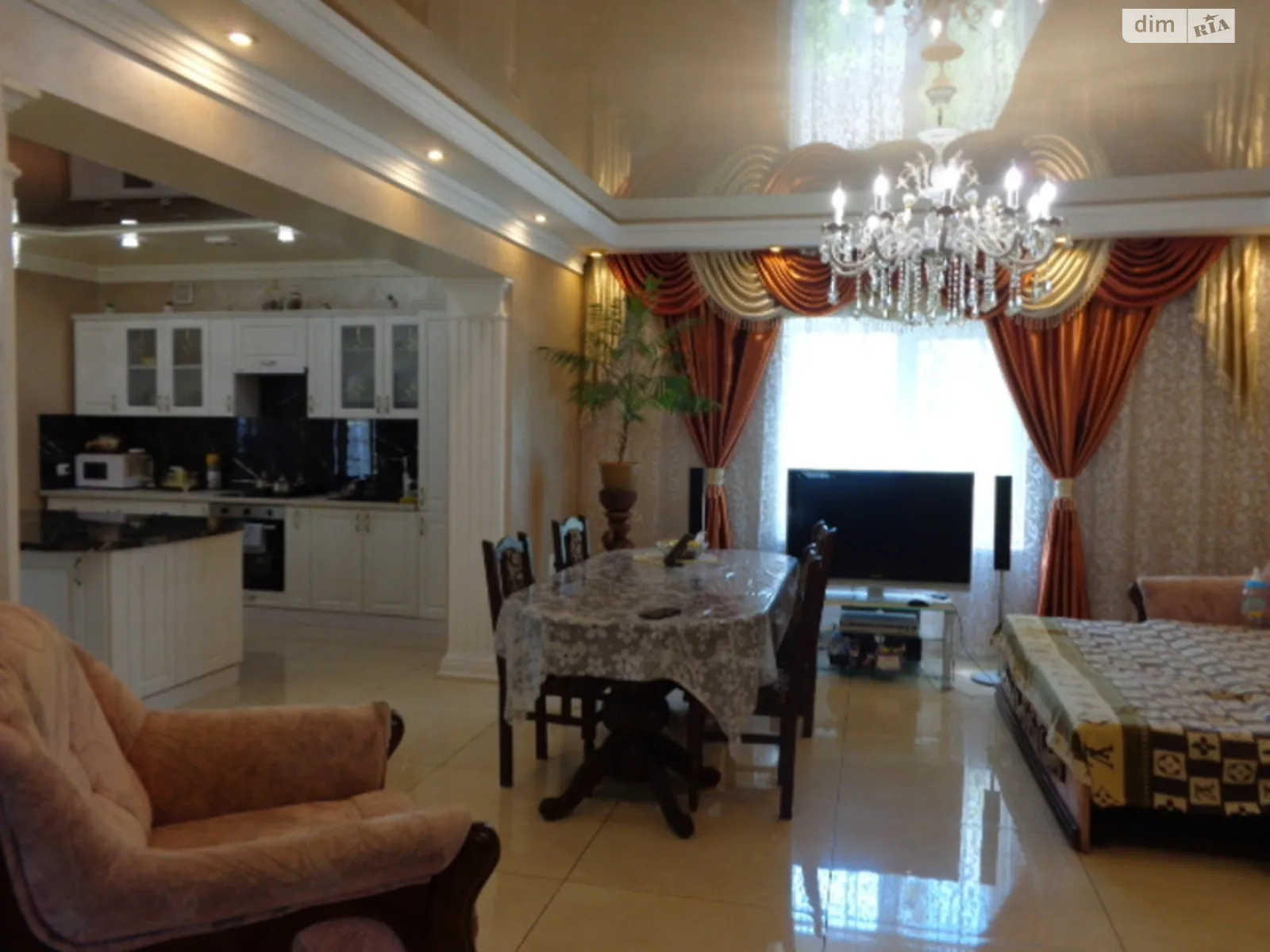 Продается дом на 2 этажа 250 кв. м с балконом, цена: 187000 $ - фото 1