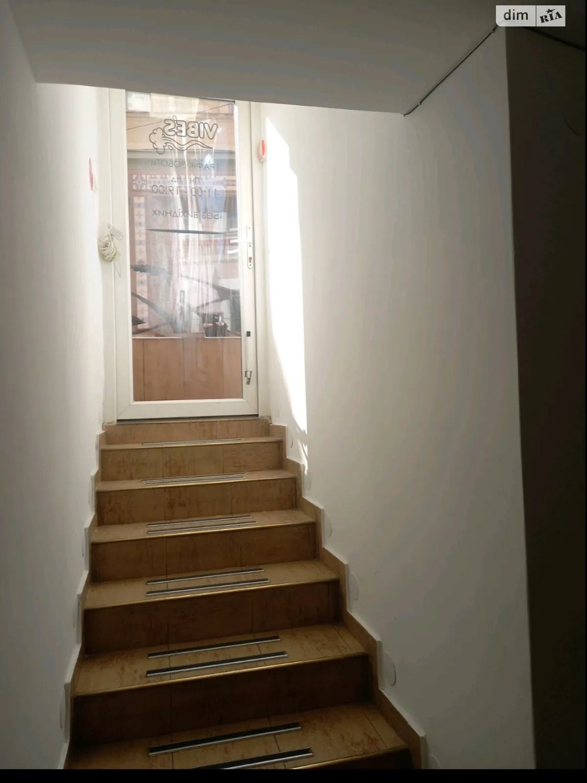 Сдается в аренду объект сферы услуг 32 кв. м в 1-этажном здании, цена: 600 $ - фото 1