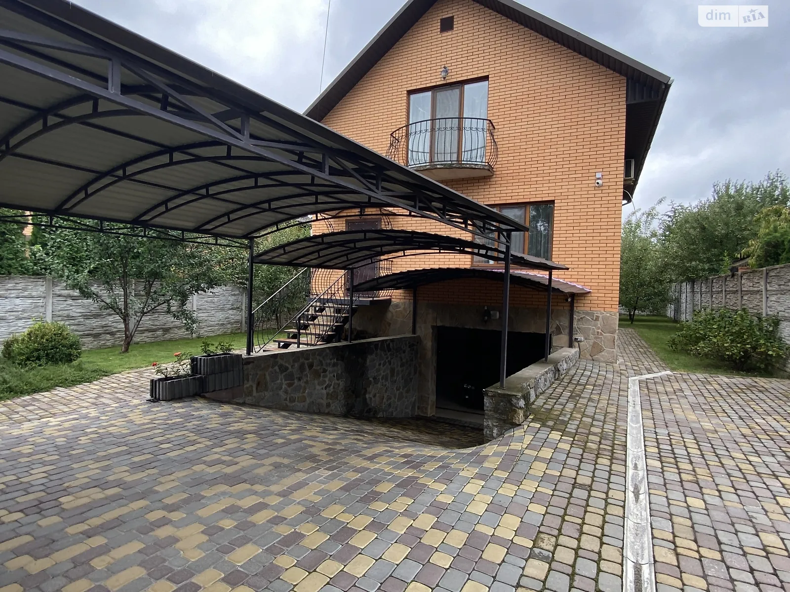 Продается дом на 2 этажа 195 кв. м с участком, цена: 195000 $ - фото 1