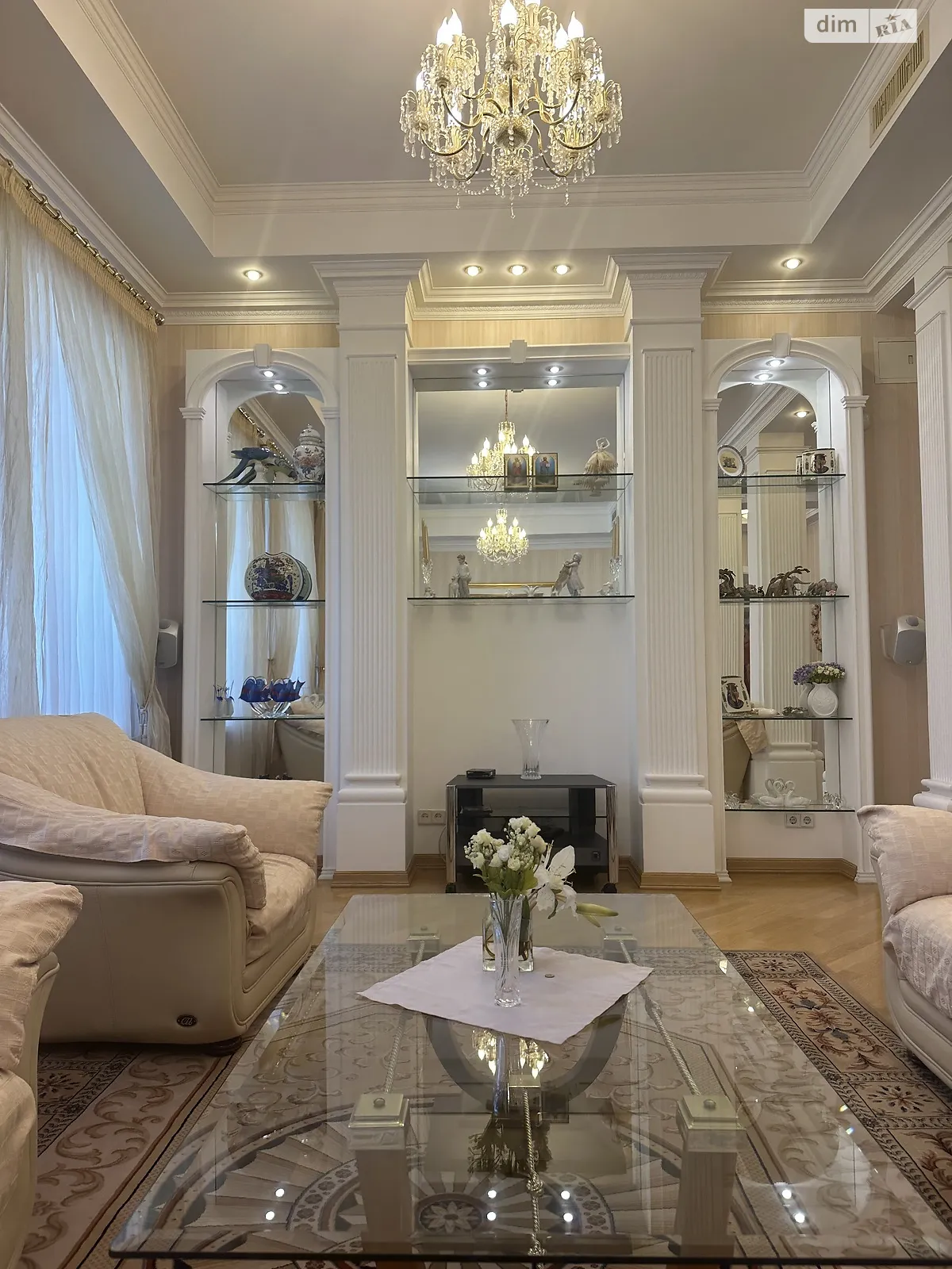Продается 4-комнатная квартира 330 кв. м в Киеве, ул. Софиевская