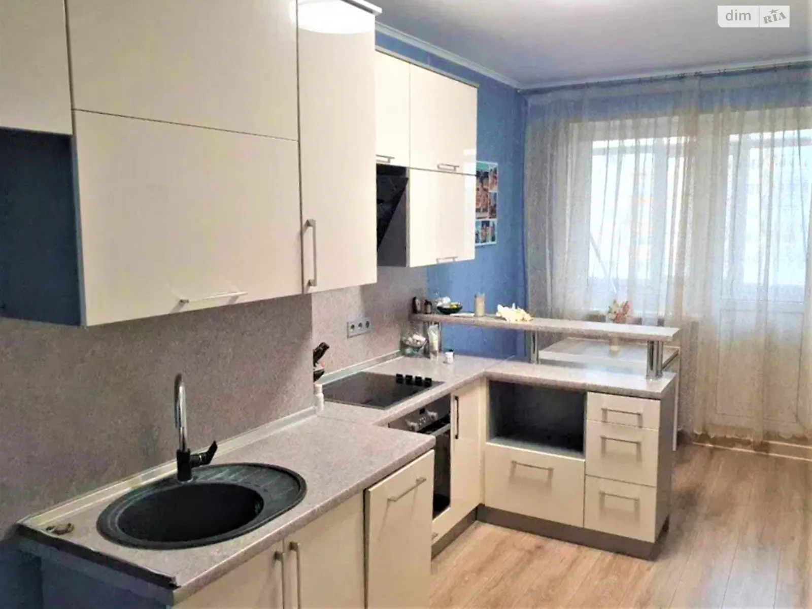 Продается 1-комнатная квартира 42 кв. м в Киеве, ул. Юрия Кондратюка, 7 - фото 1