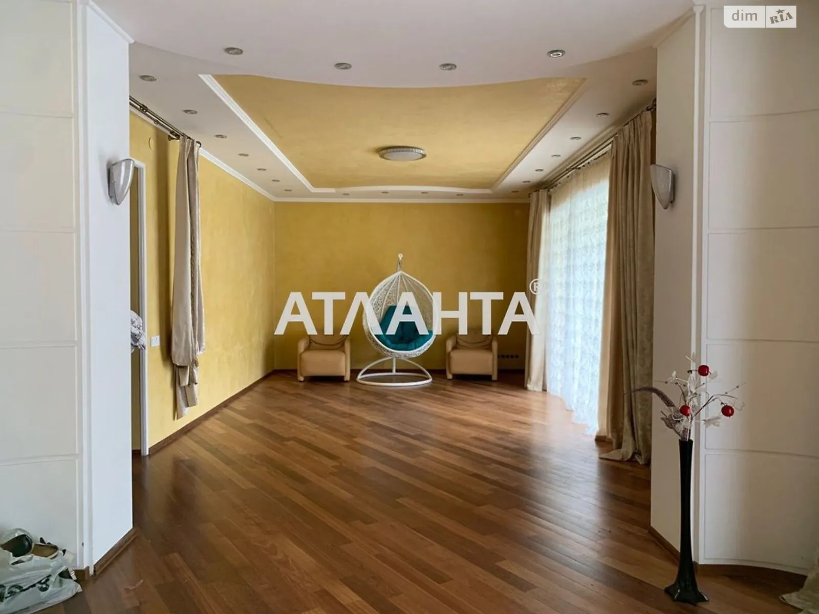 Продается дом на 3 этажа 485.7 кв. м с гаражом, цена: 750000 $ - фото 1