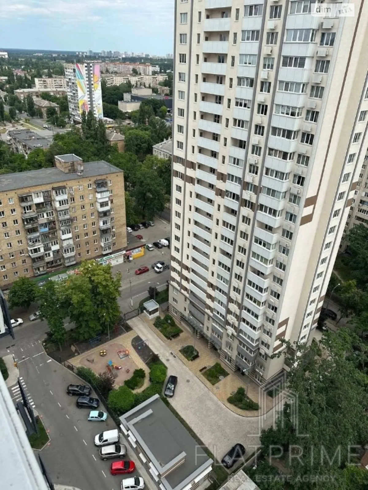 Продається 2-кімнатна квартира 49 кв. м у Києві, вул. Львівська, 15