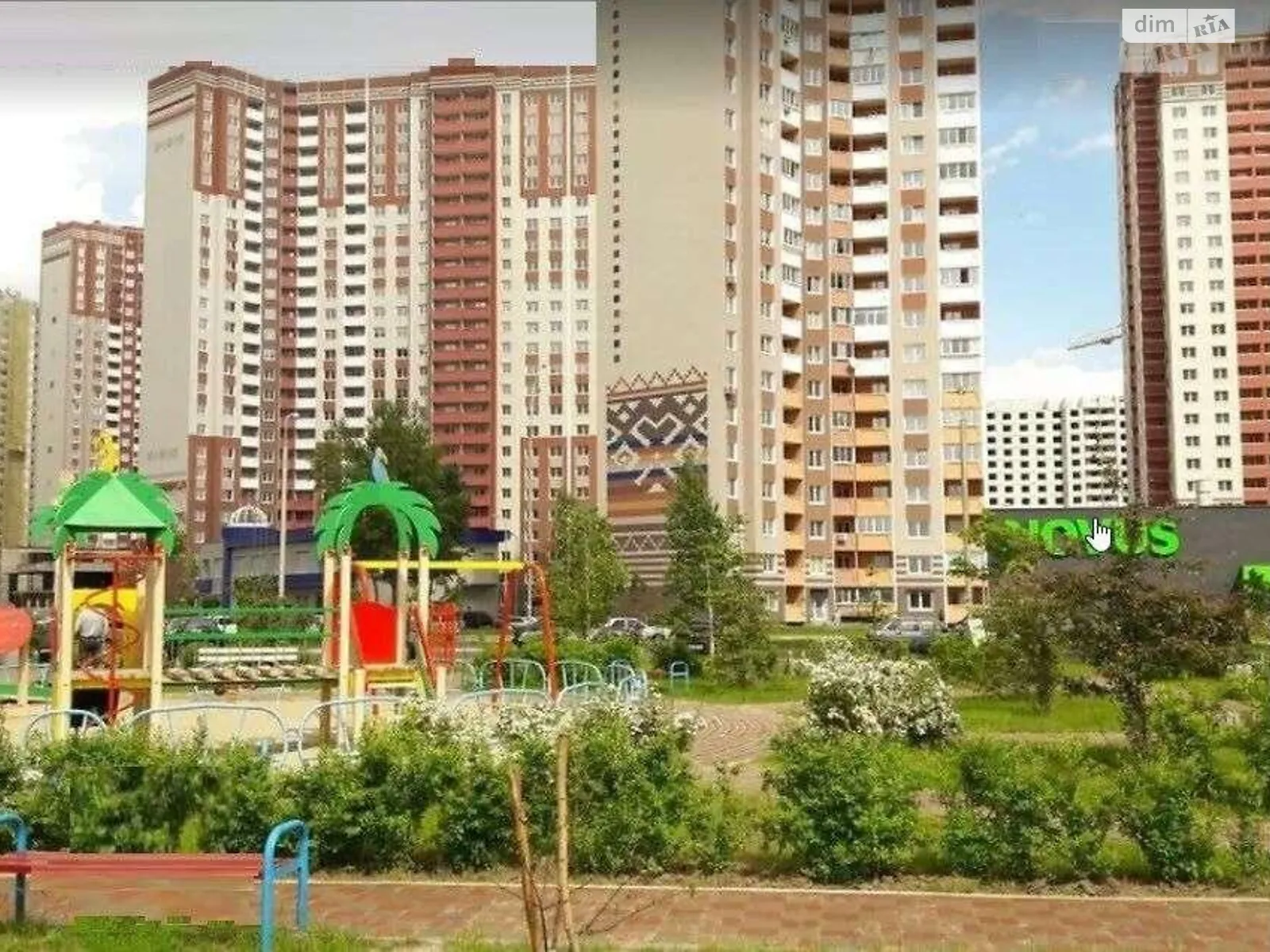 Продается 1-комнатная квартира 43 кв. м в Киеве, ул. Коллекторная, 1