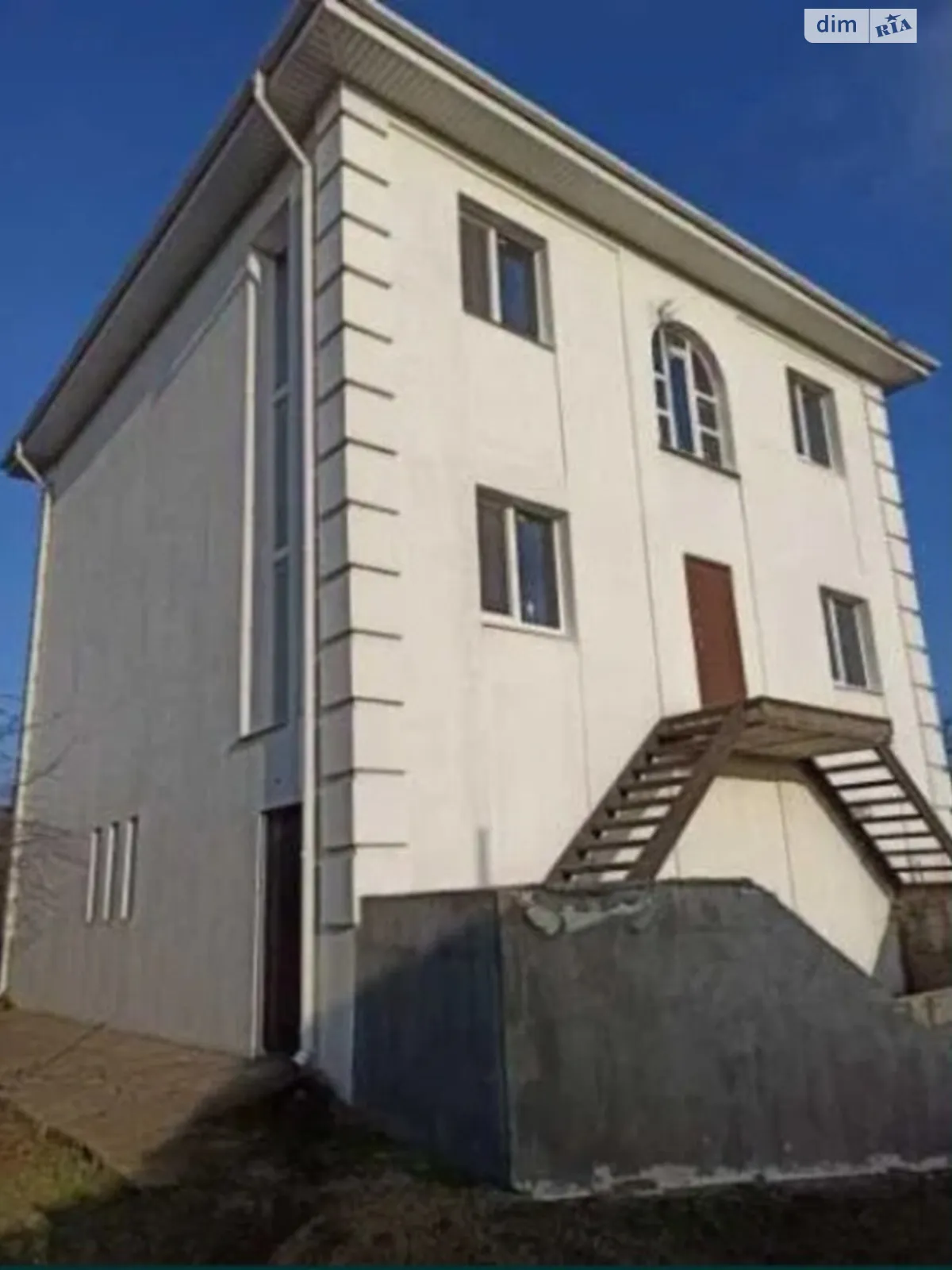 Продается дом на 3 этажа 232 кв. м с балконом, цена: 55000 $