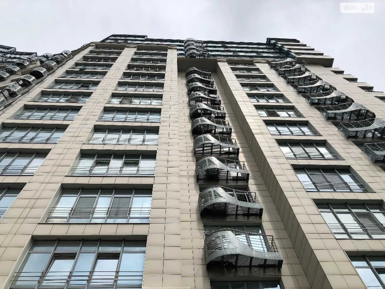 Продается офис 102 кв. м в бизнес-центре, цена: 150000 $ - фото 1