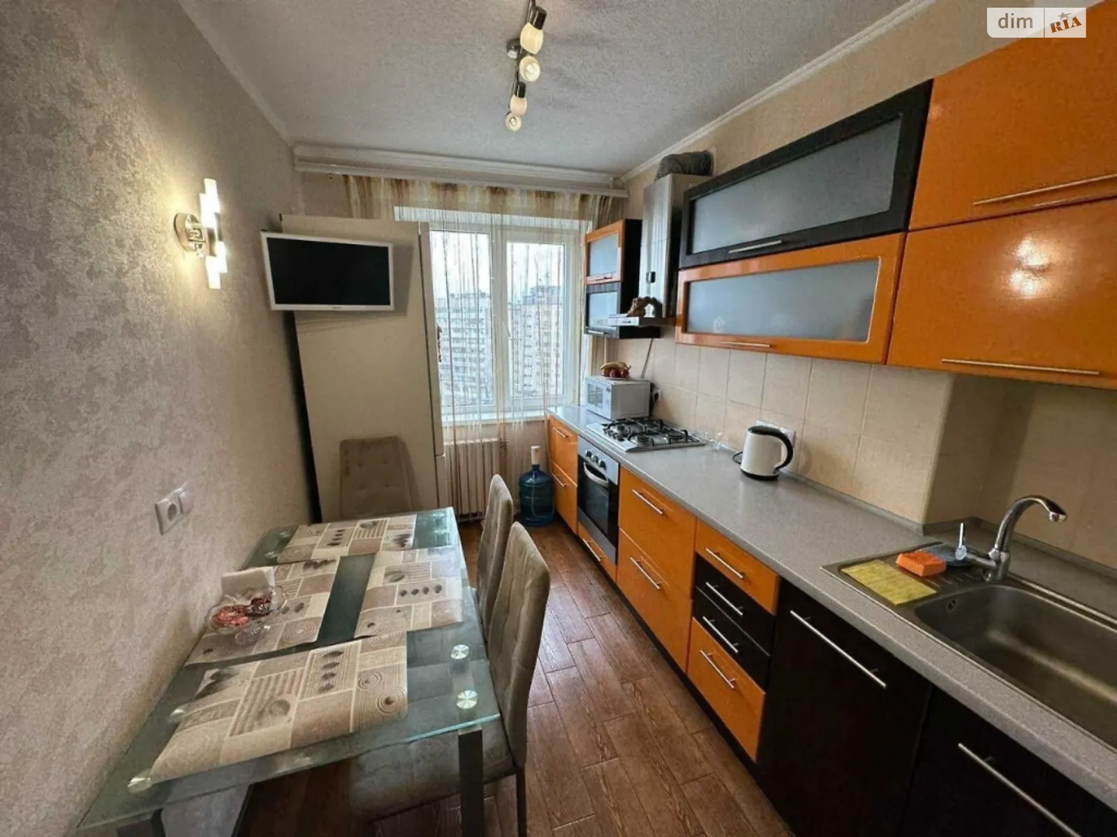 Продается 1-комнатная квартира 69 кв. м в Днепре, просп. Героев - фото 1