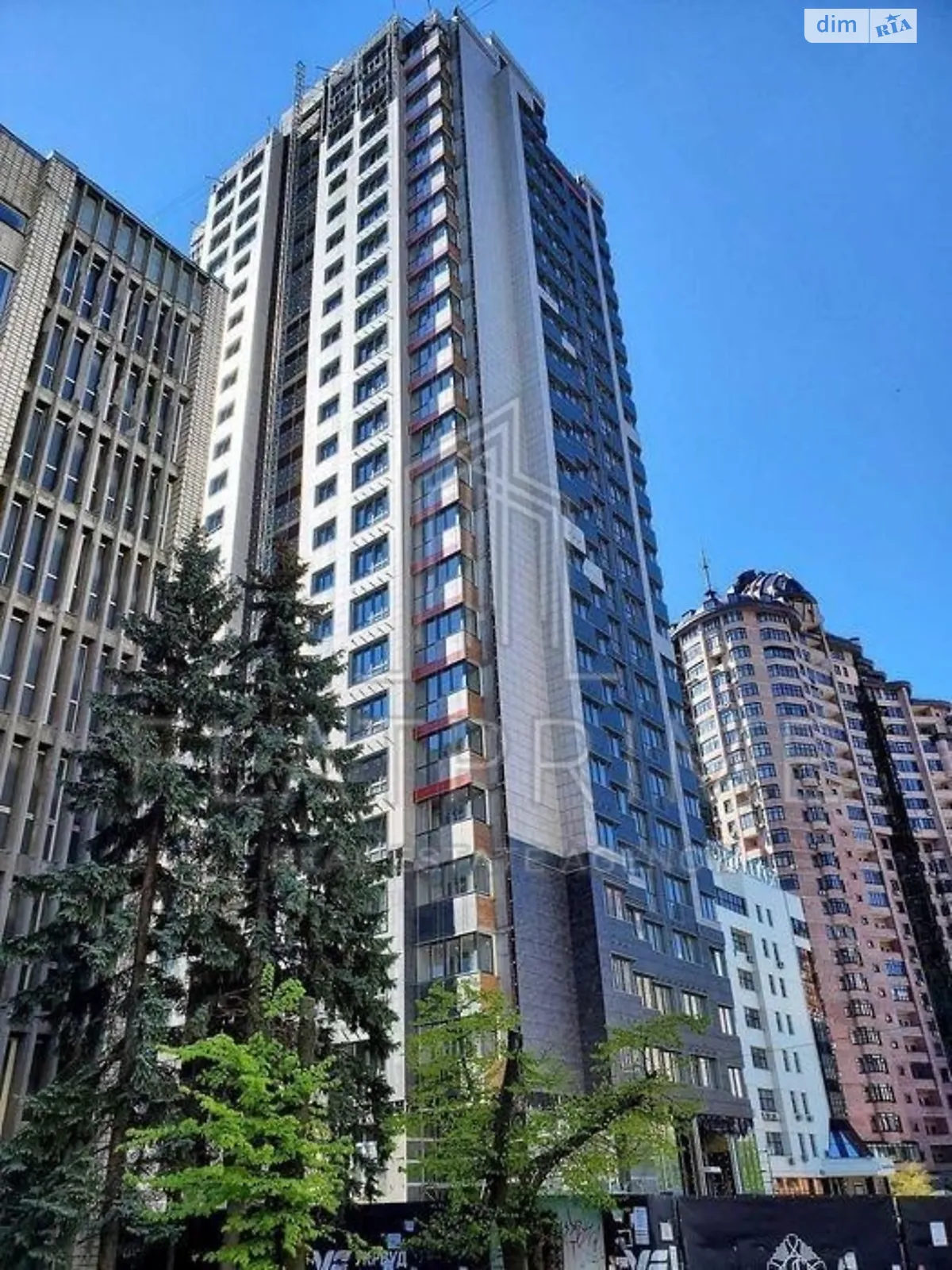 Продается 1-комнатная квартира 50 кв. м в Киеве, ул. Генерала Алмазова, 18/7 - фото 1