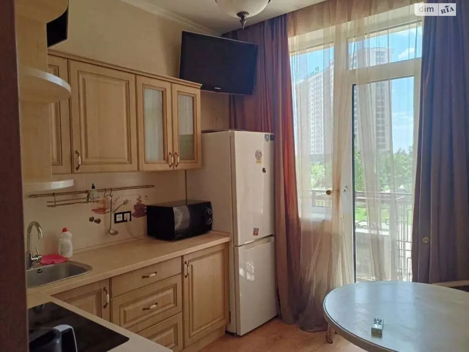 Продается 1-комнатная квартира 32 кв. м в Одессе, ул. Жемчужная, 3 - фото 1