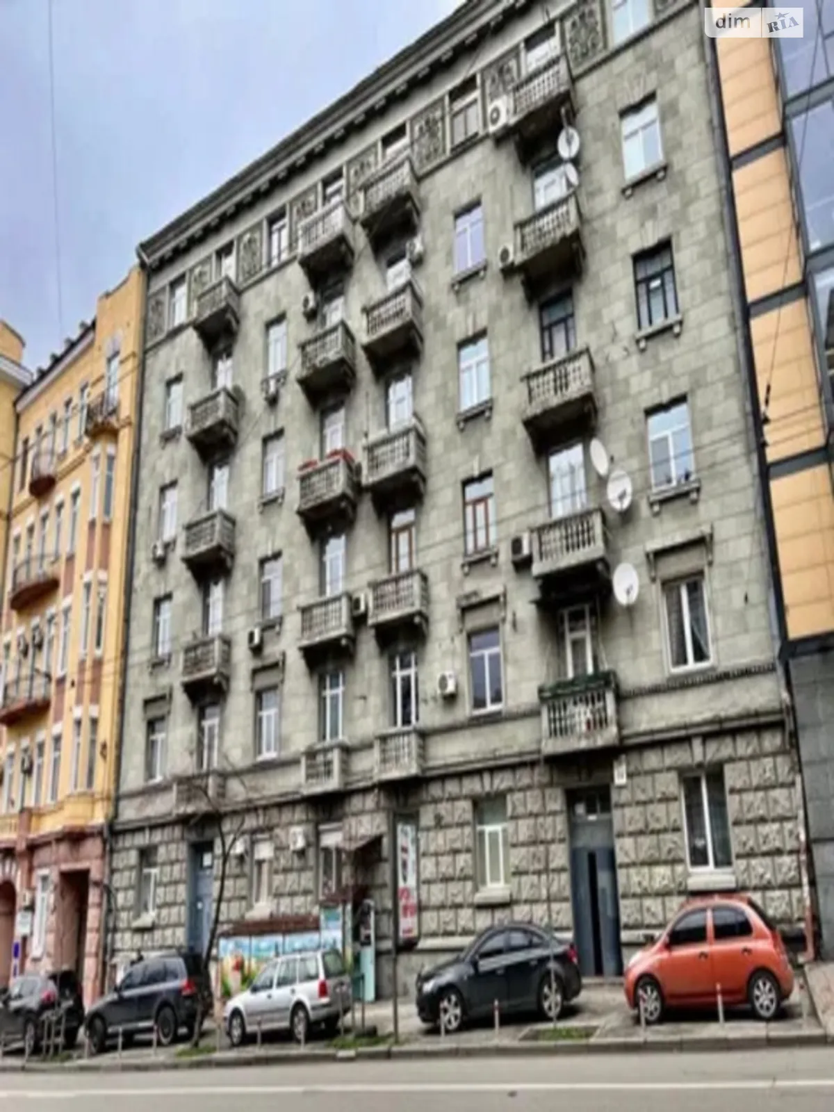 Продается 3-комнатная квартира 67 кв. м в Киеве, ул. Саксаганского, 70Б
